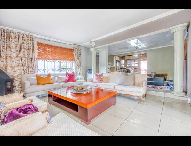 5 BEDROOM FREESTANDING FOR SALE IN MEREDALE